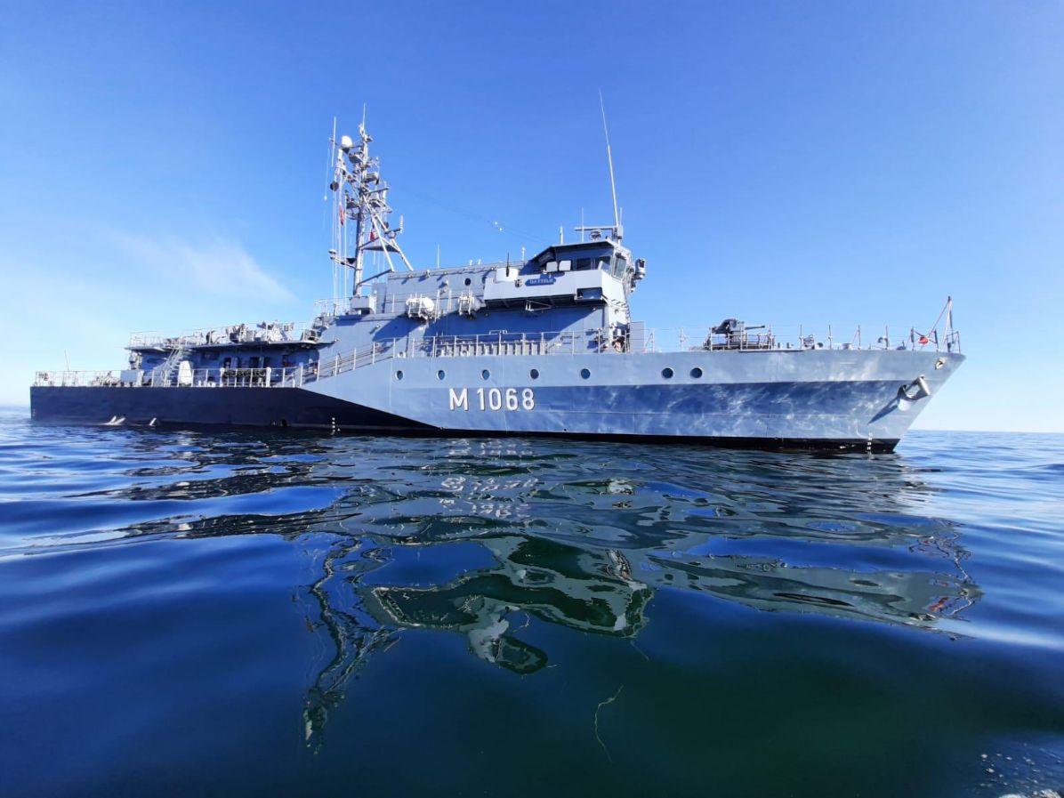 Niemiecki niszczyciel min zacumuje w Szczecinie